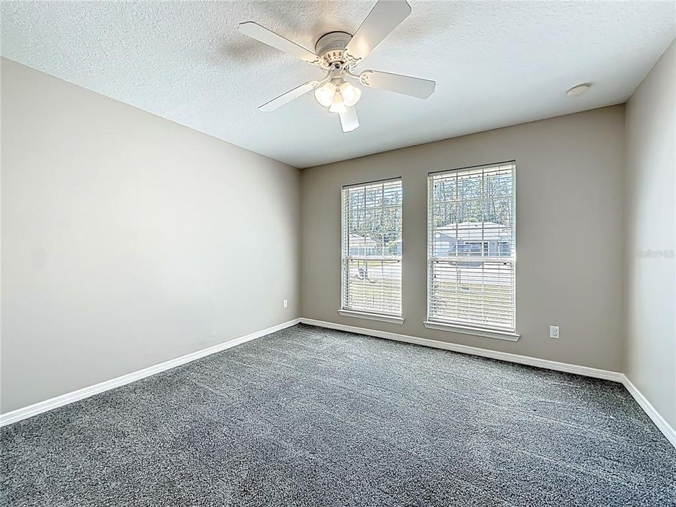 Activo con contrato: $354,000 (4 camas, 3 baños, 2958 Pies cuadrados)