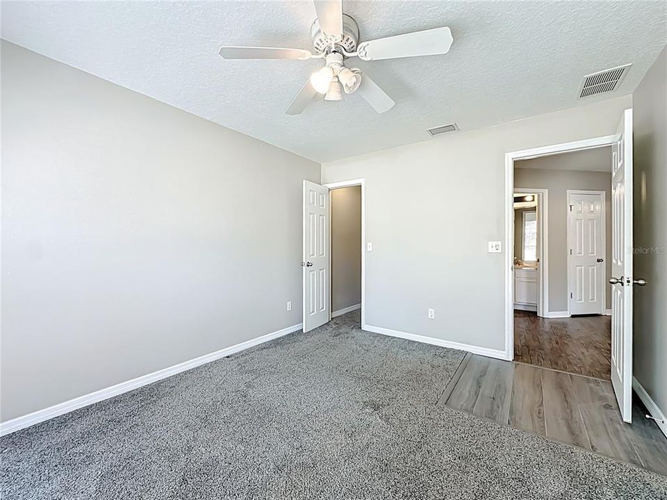 Activo con contrato: $354,000 (4 camas, 3 baños, 2958 Pies cuadrados)