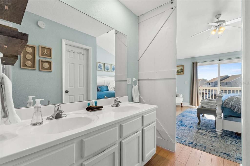 For Sale: $374,950 (2 beds, 2 baths, 1377 Square Feet)