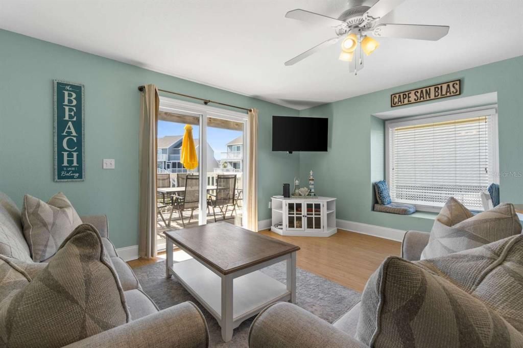 For Sale: $374,950 (2 beds, 2 baths, 1377 Square Feet)