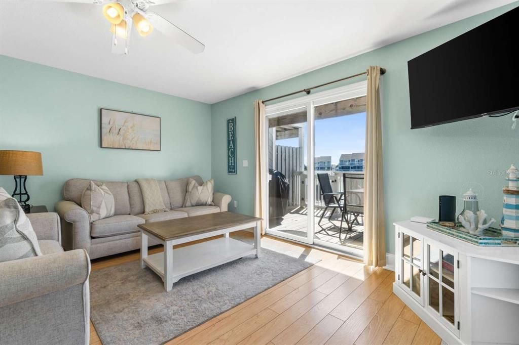 For Sale: $374,950 (2 beds, 2 baths, 1377 Square Feet)