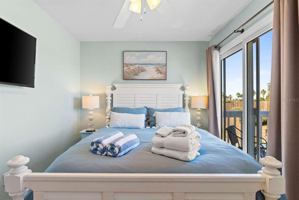 For Sale: $374,950 (2 beds, 2 baths, 1377 Square Feet)