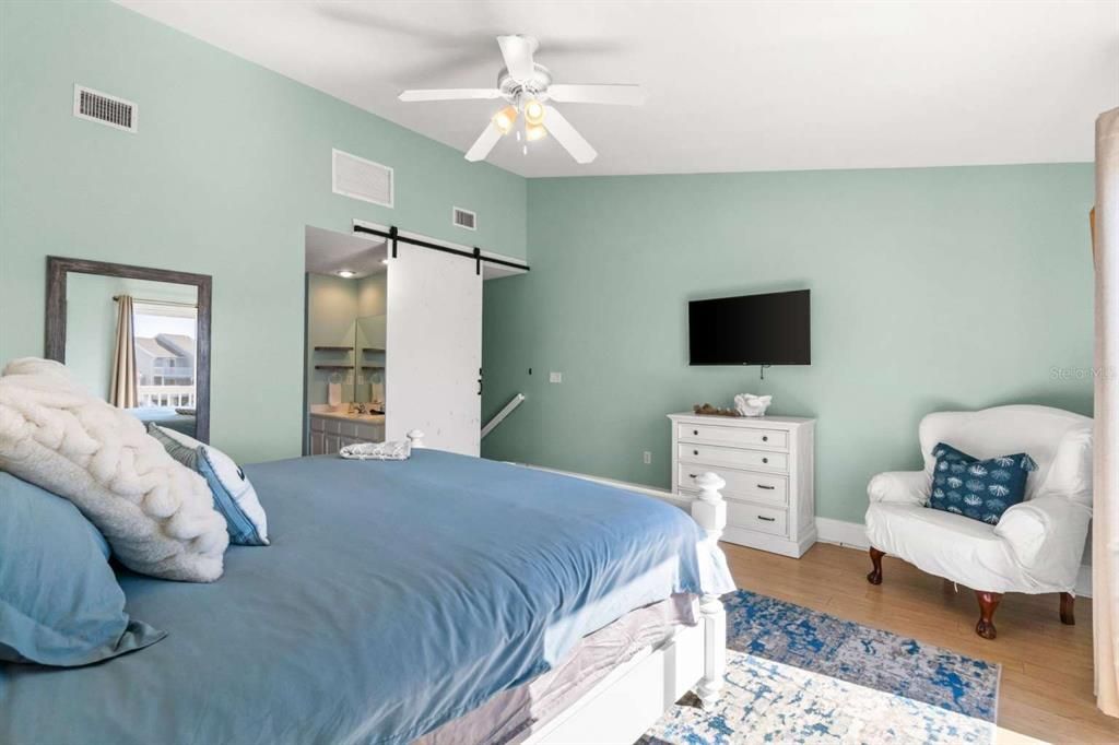 For Sale: $374,950 (2 beds, 2 baths, 1377 Square Feet)