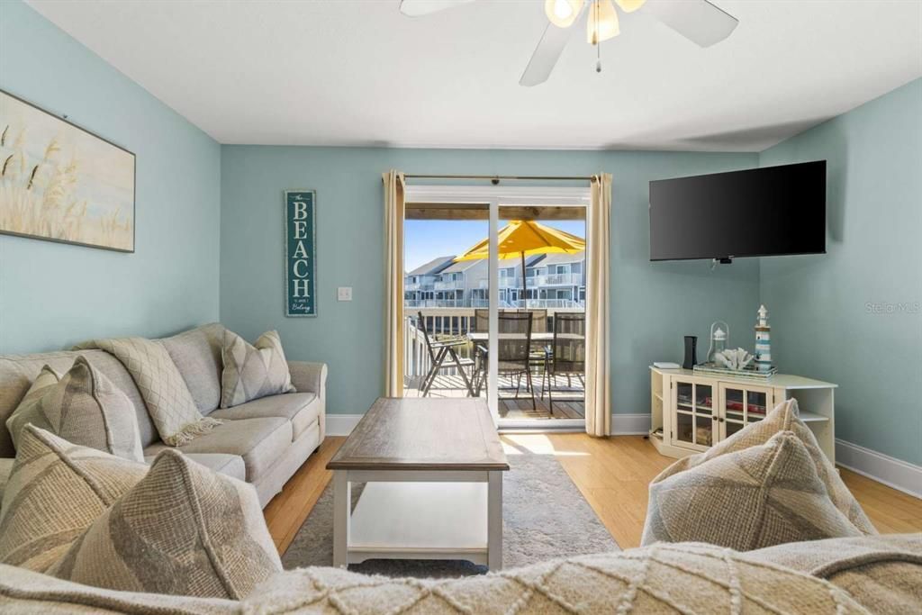 For Sale: $374,950 (2 beds, 2 baths, 1377 Square Feet)