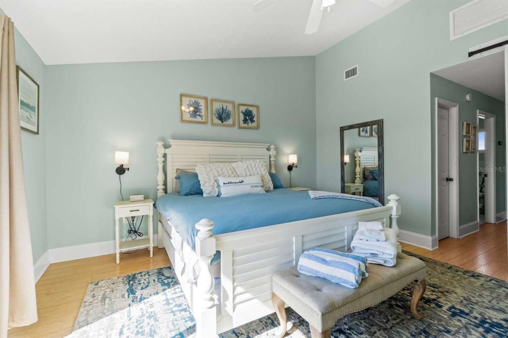 For Sale: $374,950 (2 beds, 2 baths, 1377 Square Feet)