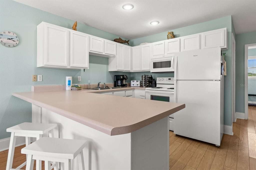 For Sale: $374,950 (2 beds, 2 baths, 1377 Square Feet)