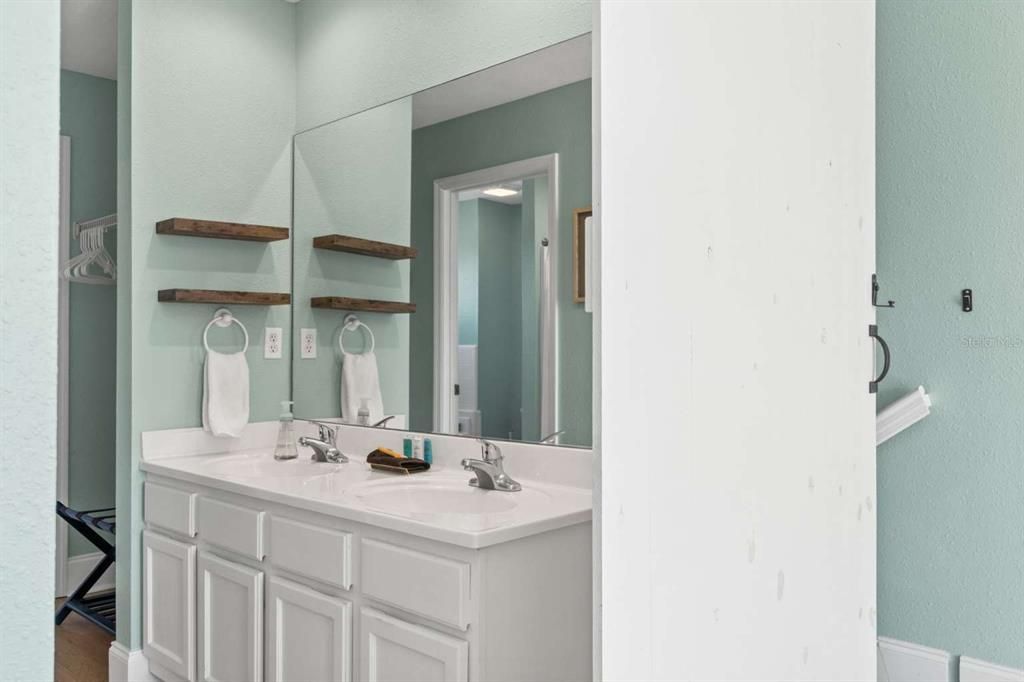 For Sale: $374,950 (2 beds, 2 baths, 1377 Square Feet)