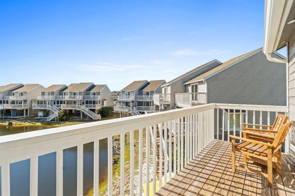 For Sale: $374,950 (2 beds, 2 baths, 1377 Square Feet)