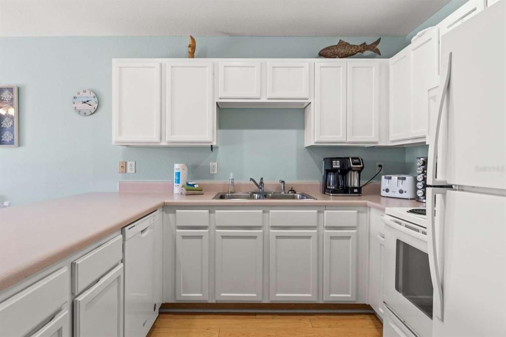 For Sale: $374,950 (2 beds, 2 baths, 1377 Square Feet)