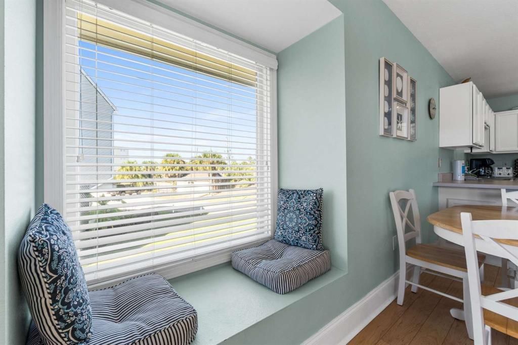 For Sale: $374,950 (2 beds, 2 baths, 1377 Square Feet)