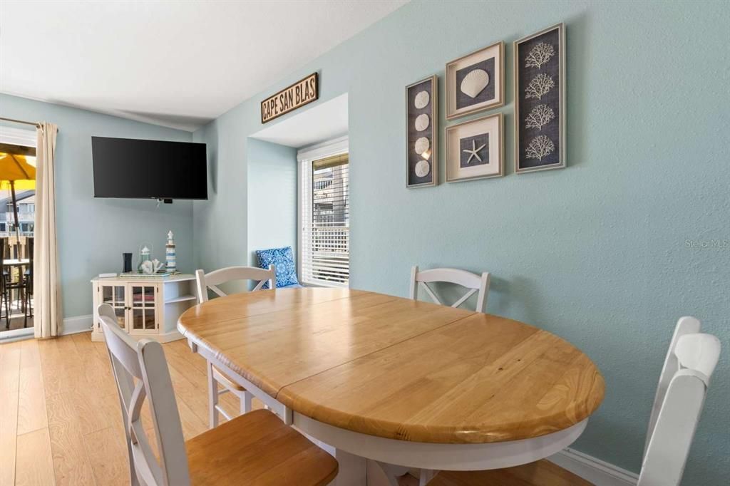 For Sale: $374,950 (2 beds, 2 baths, 1377 Square Feet)