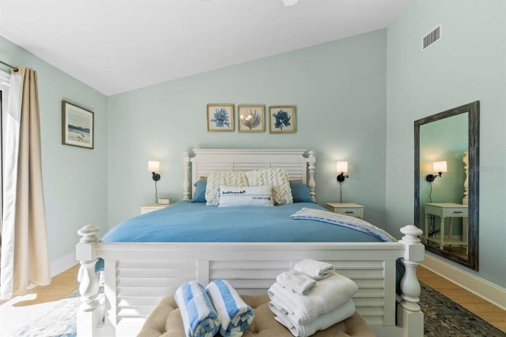 For Sale: $374,950 (2 beds, 2 baths, 1377 Square Feet)