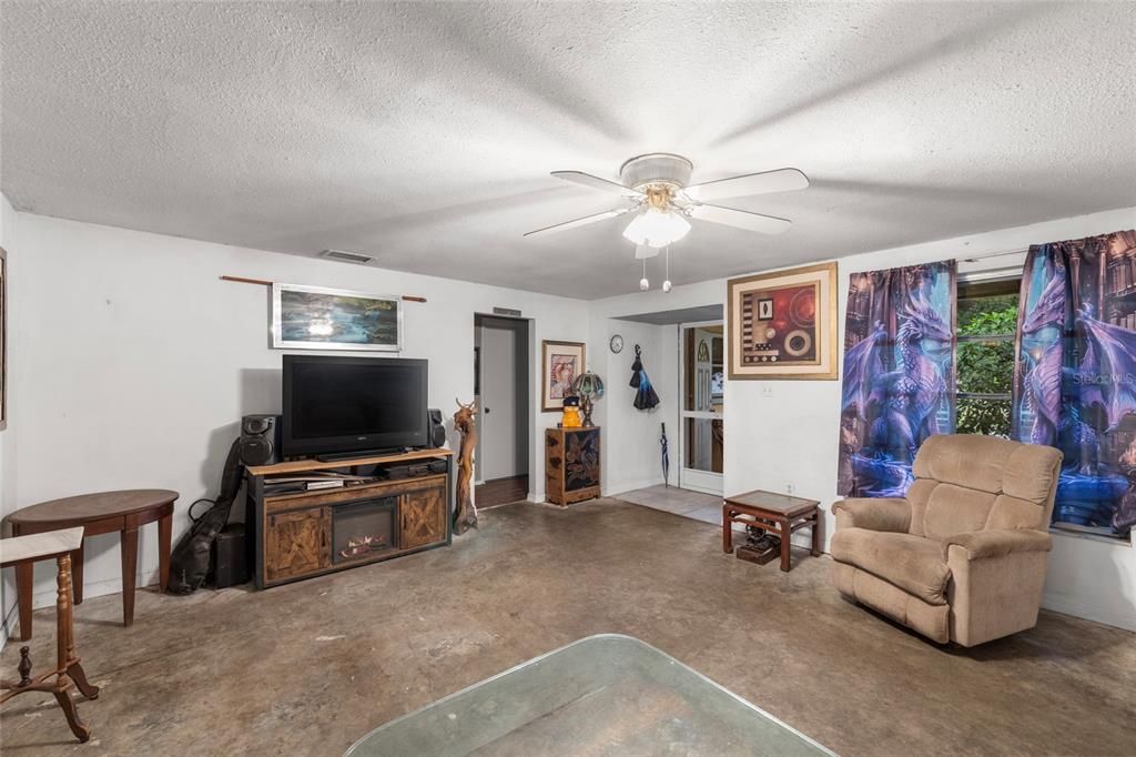 待售: $175,000 (2 贝兹, 2 浴室, 1534 平方英尺)