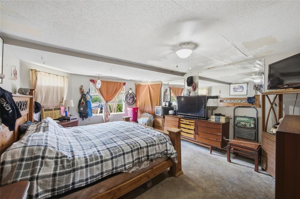 待售: $175,000 (2 贝兹, 2 浴室, 1534 平方英尺)