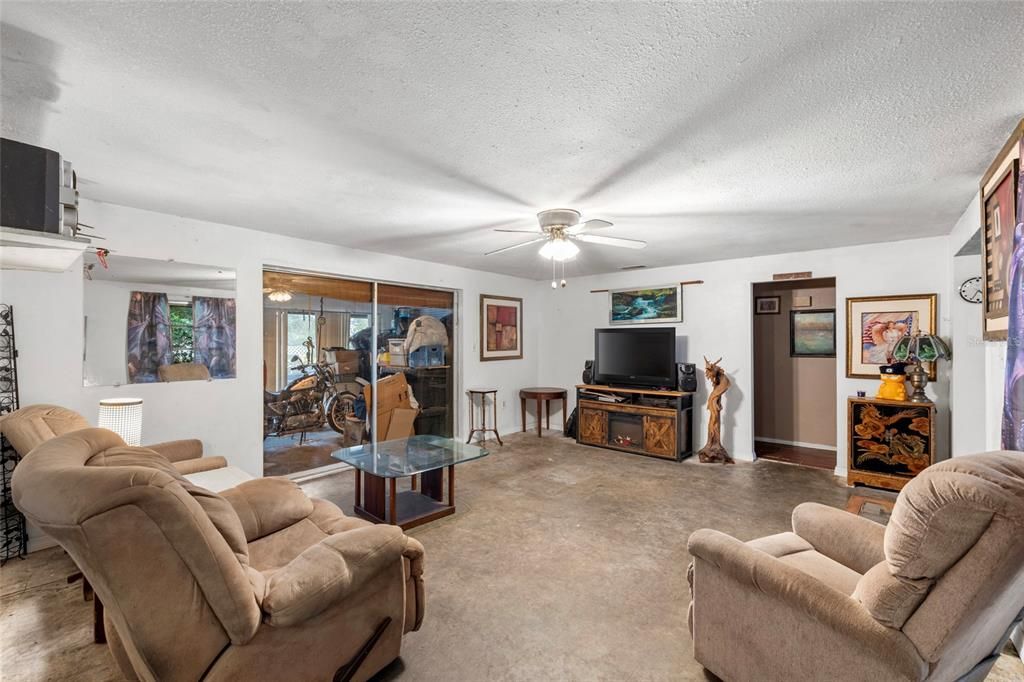 待售: $175,000 (2 贝兹, 2 浴室, 1534 平方英尺)