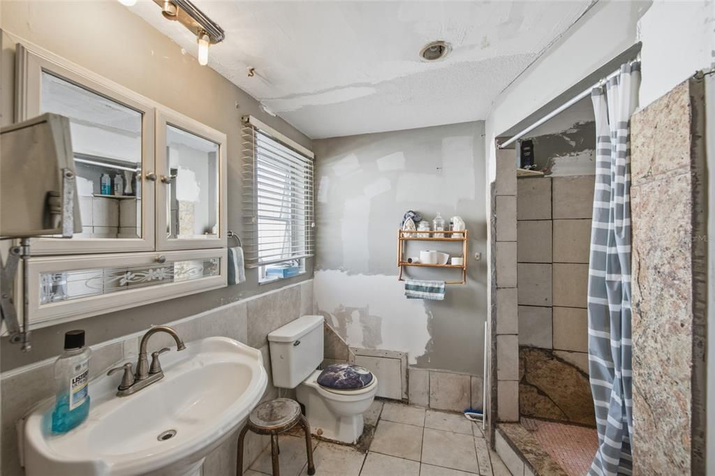 待售: $175,000 (2 贝兹, 2 浴室, 1534 平方英尺)