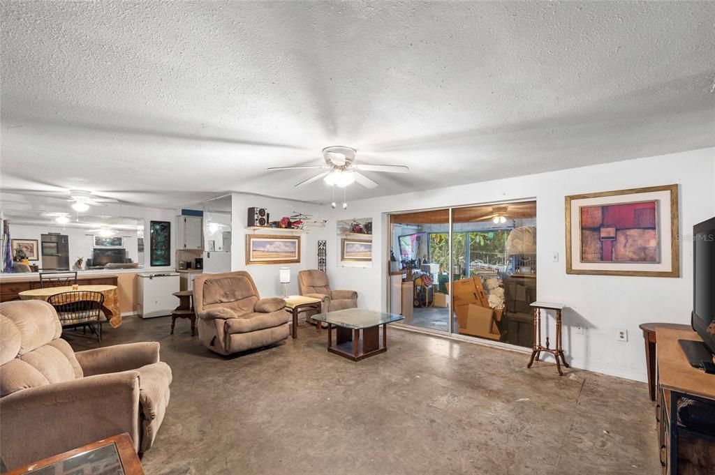 待售: $175,000 (2 贝兹, 2 浴室, 1534 平方英尺)