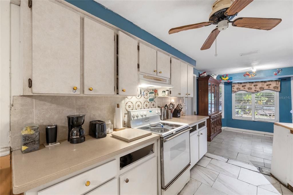 待售: $175,000 (2 贝兹, 2 浴室, 1534 平方英尺)