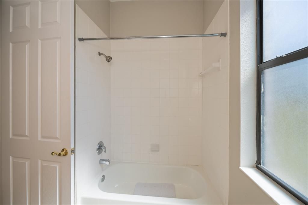 待售: $449,000 (4 贝兹, 2 浴室, 2142 平方英尺)