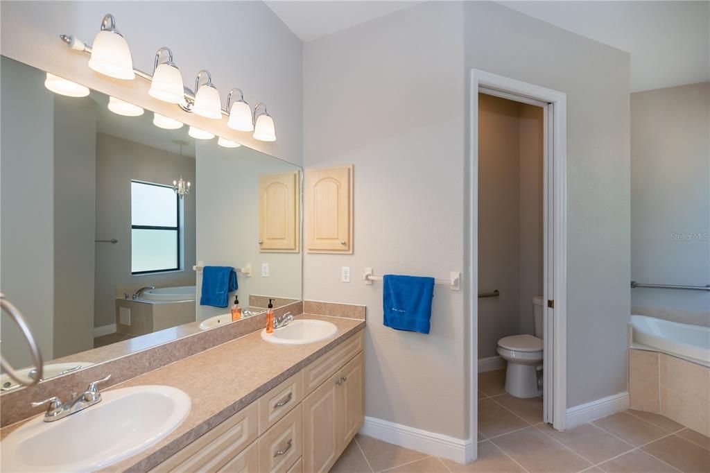 待售: $449,000 (4 贝兹, 2 浴室, 2142 平方英尺)