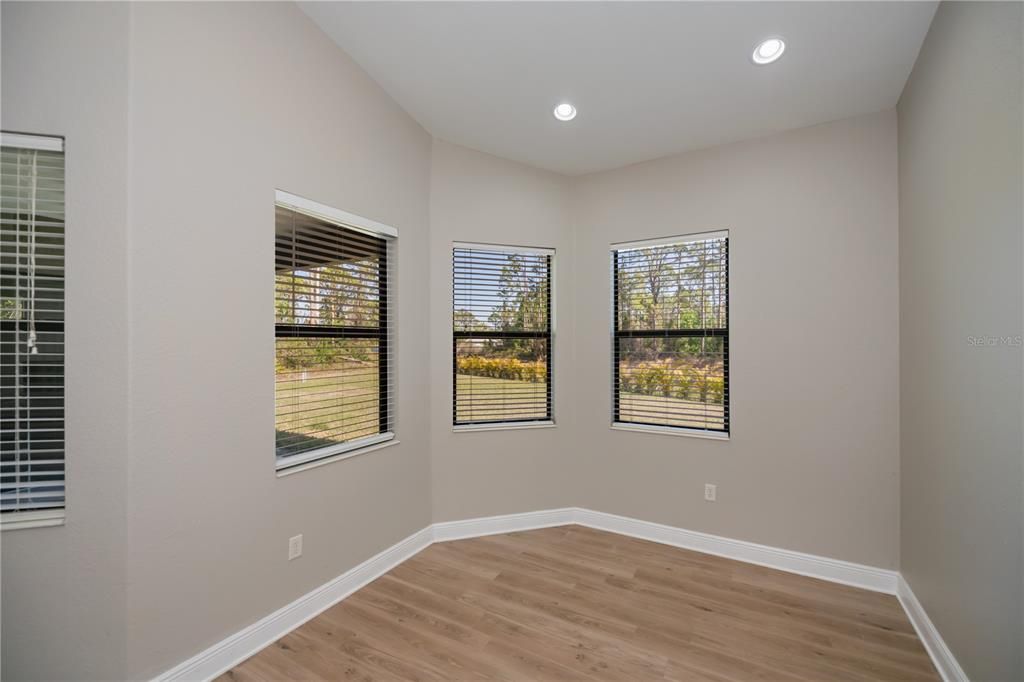 待售: $449,000 (4 贝兹, 2 浴室, 2142 平方英尺)