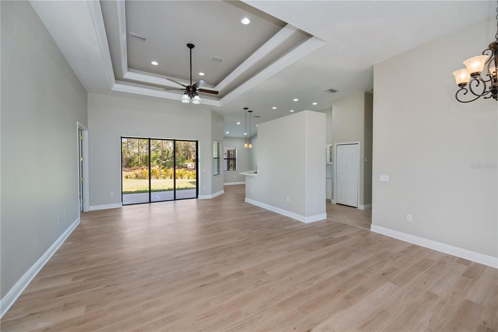 待售: $449,000 (4 贝兹, 2 浴室, 2142 平方英尺)