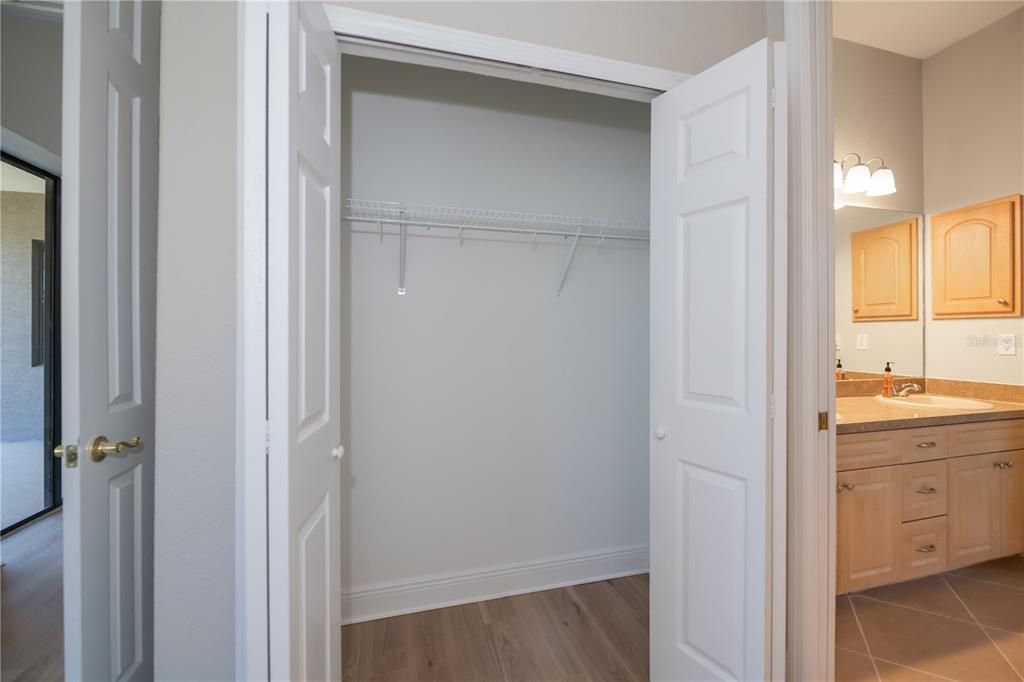 待售: $449,000 (4 贝兹, 2 浴室, 2142 平方英尺)