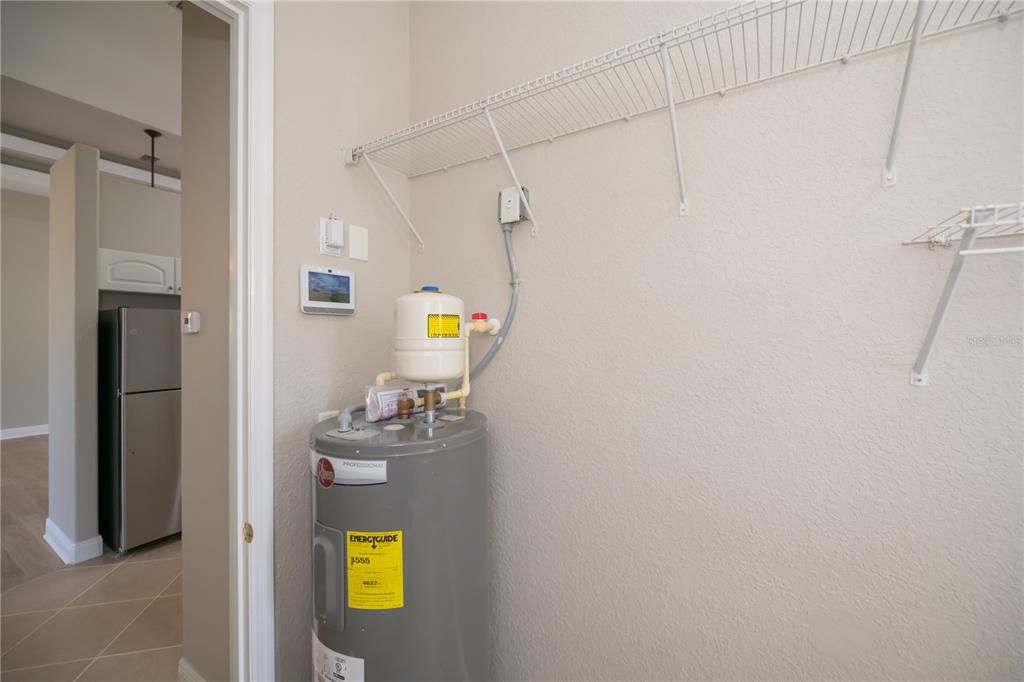 待售: $449,000 (4 贝兹, 2 浴室, 2142 平方英尺)