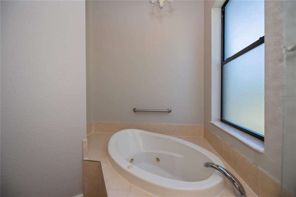 待售: $449,000 (4 贝兹, 2 浴室, 2142 平方英尺)