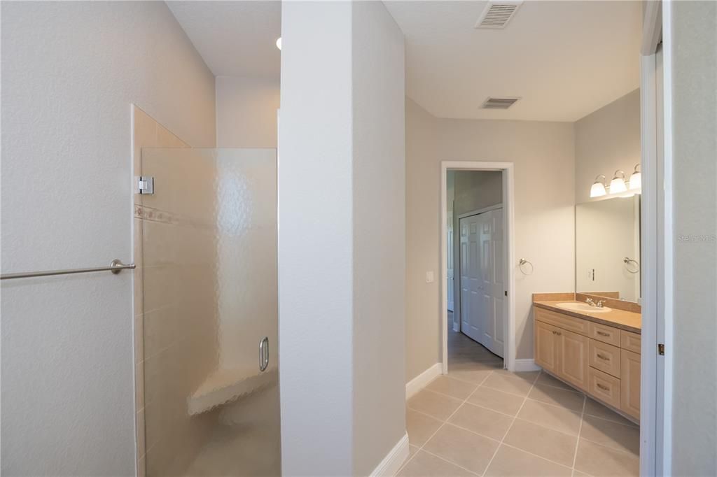 待售: $449,000 (4 贝兹, 2 浴室, 2142 平方英尺)