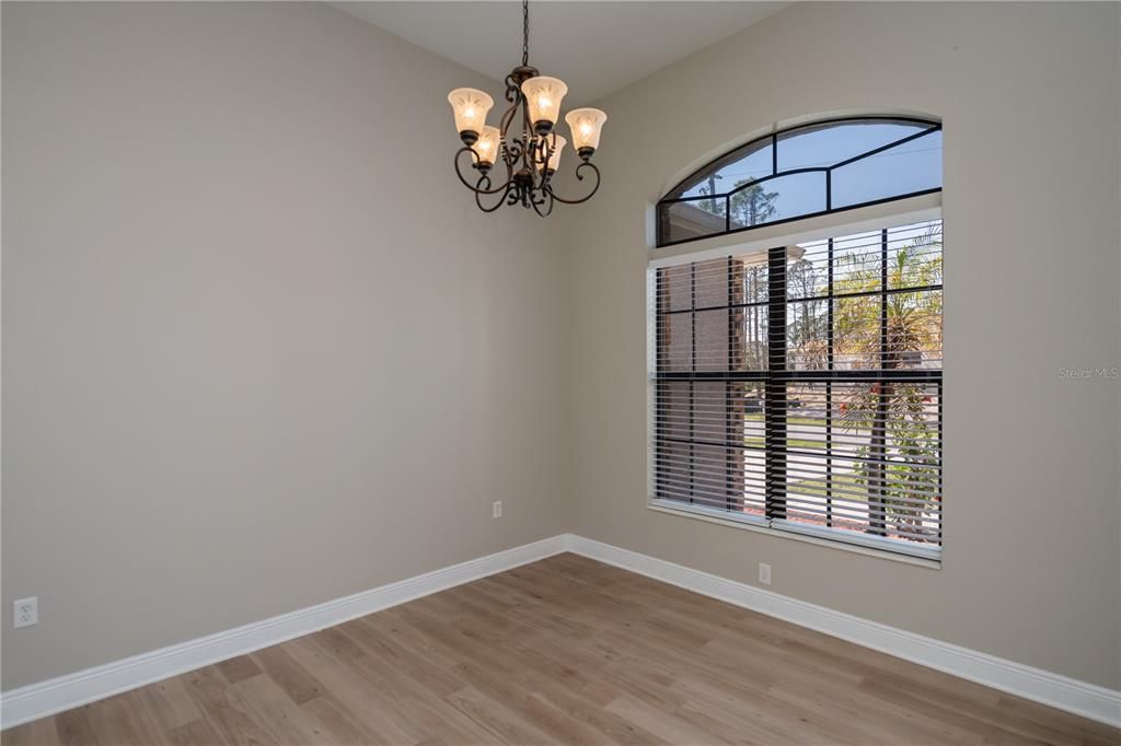 待售: $449,000 (4 贝兹, 2 浴室, 2142 平方英尺)