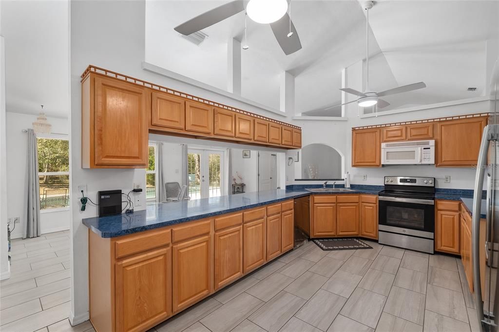 En Venta: $585,000 (3 camas, 2 baños, 2232 Pies cuadrados)