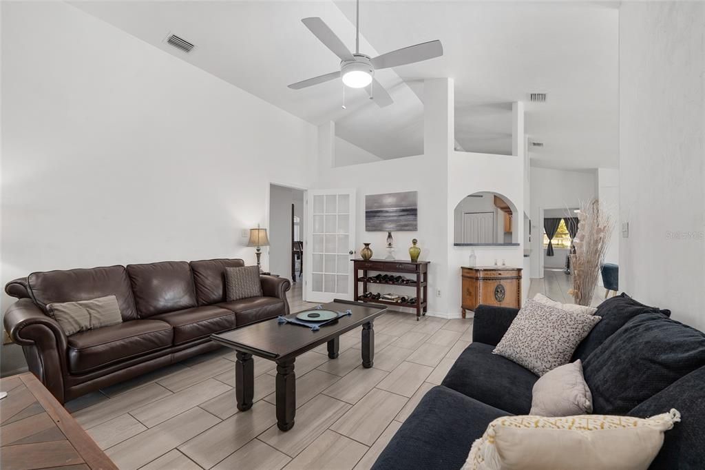 En Venta: $585,000 (3 camas, 2 baños, 2232 Pies cuadrados)