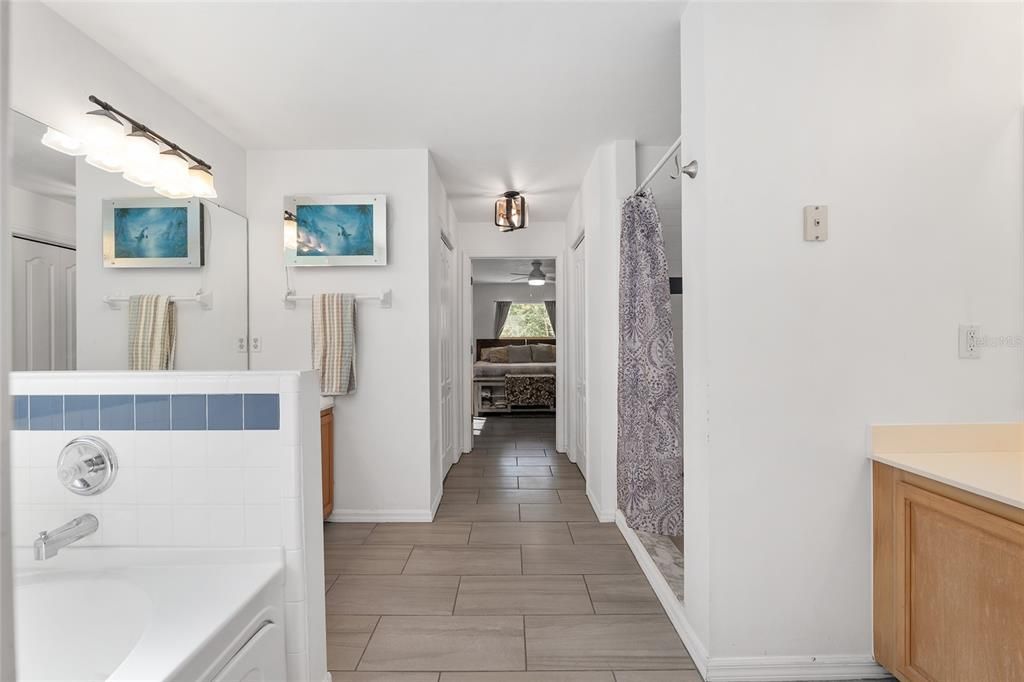 En Venta: $585,000 (3 camas, 2 baños, 2232 Pies cuadrados)