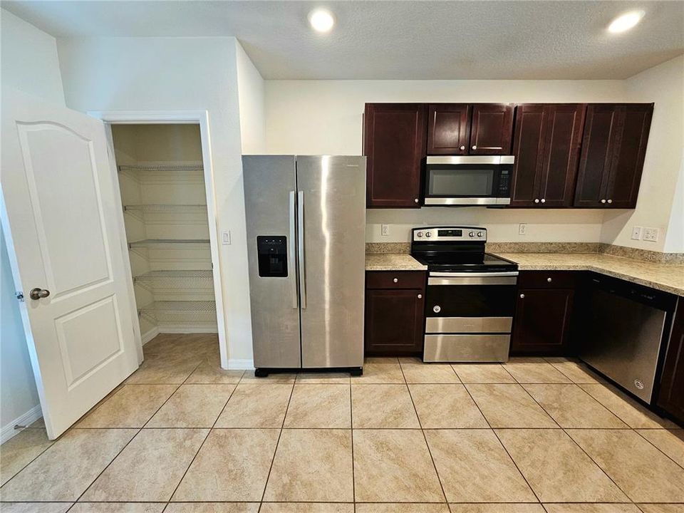 For Rent: $2,300 (3 beds, 2 baths, 1674 Square Feet)