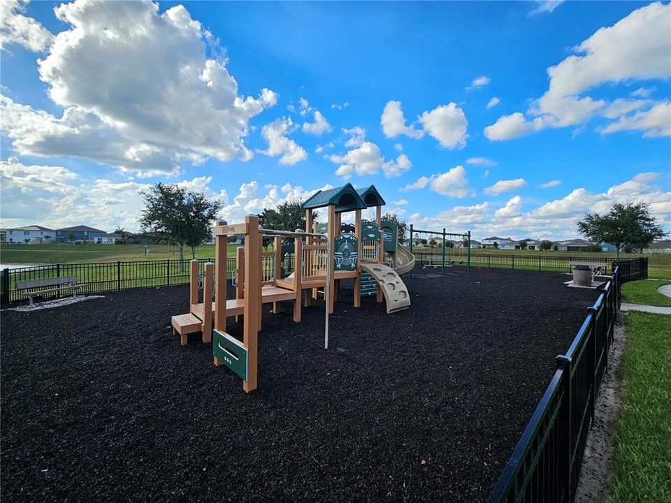 For Rent: $2,300 (3 beds, 2 baths, 1674 Square Feet)