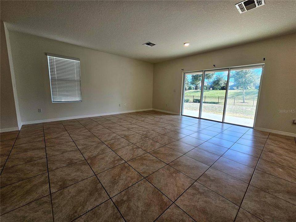 For Rent: $2,300 (3 beds, 2 baths, 1674 Square Feet)