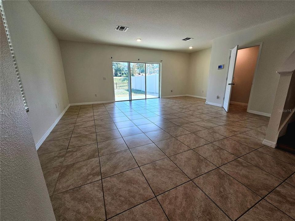 For Rent: $2,300 (3 beds, 2 baths, 1674 Square Feet)