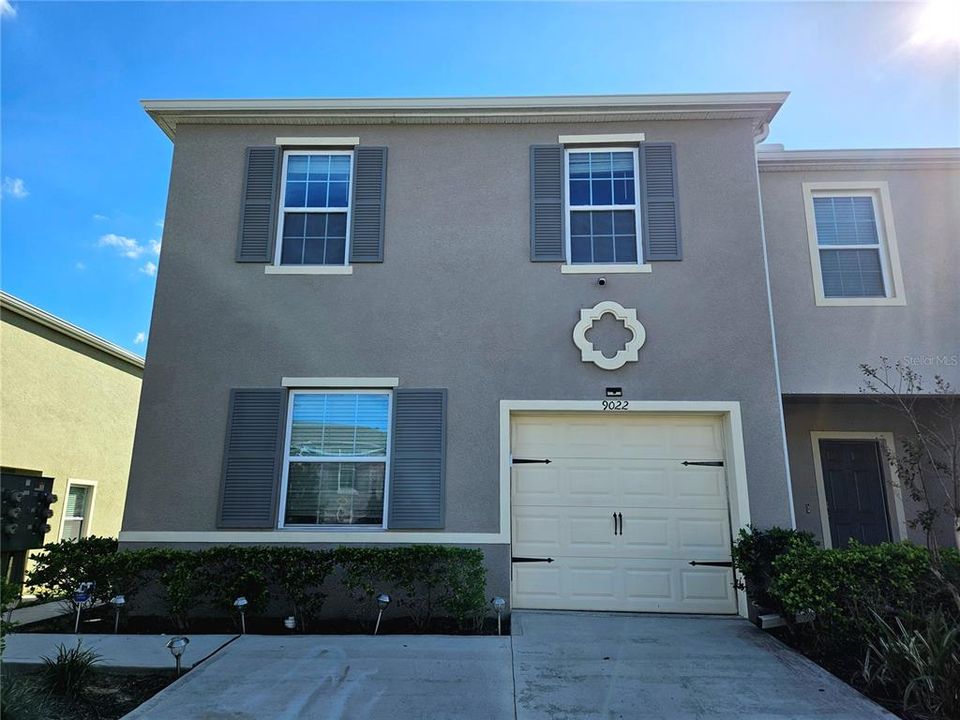 For Rent: $2,300 (3 beds, 2 baths, 1674 Square Feet)