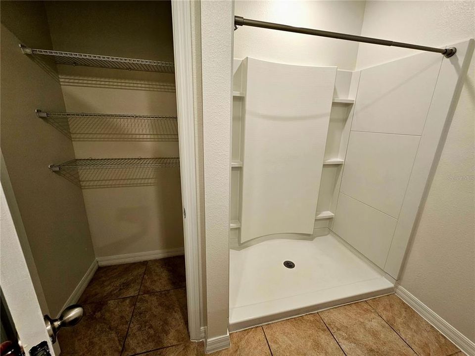 For Rent: $2,300 (3 beds, 2 baths, 1674 Square Feet)