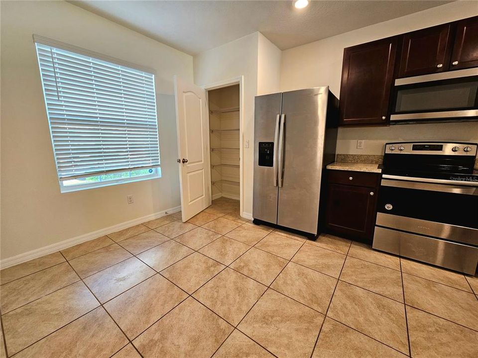 For Rent: $2,300 (3 beds, 2 baths, 1674 Square Feet)