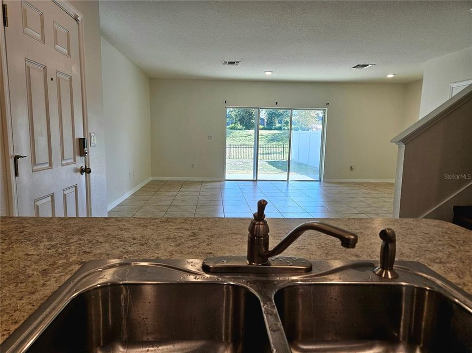 For Rent: $2,300 (3 beds, 2 baths, 1674 Square Feet)