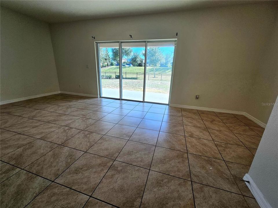 For Rent: $2,300 (3 beds, 2 baths, 1674 Square Feet)