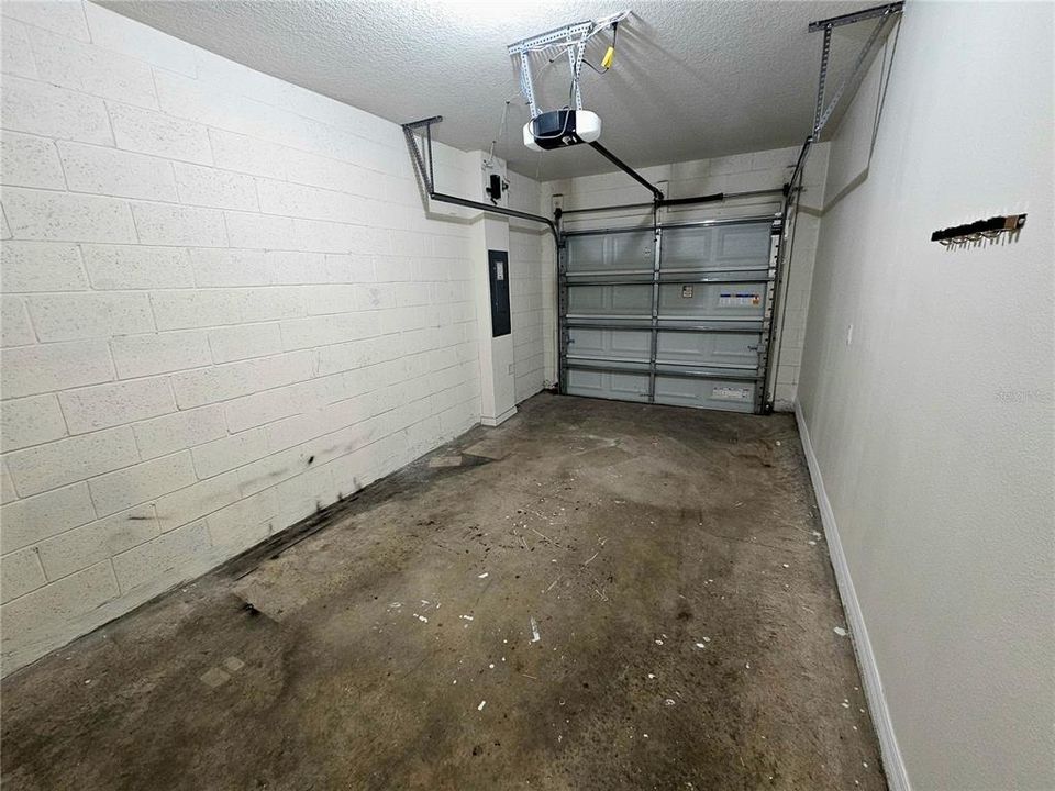 For Rent: $2,300 (3 beds, 2 baths, 1674 Square Feet)