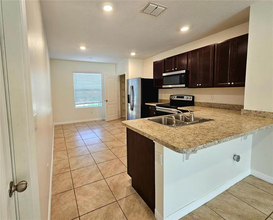 For Rent: $2,300 (3 beds, 2 baths, 1674 Square Feet)