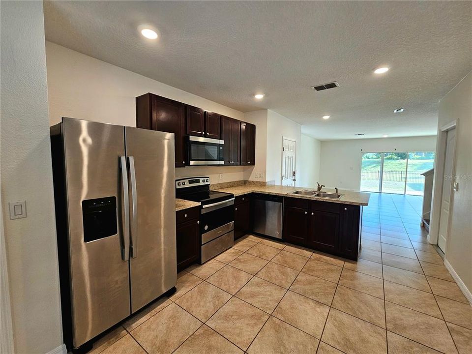 For Rent: $2,300 (3 beds, 2 baths, 1674 Square Feet)