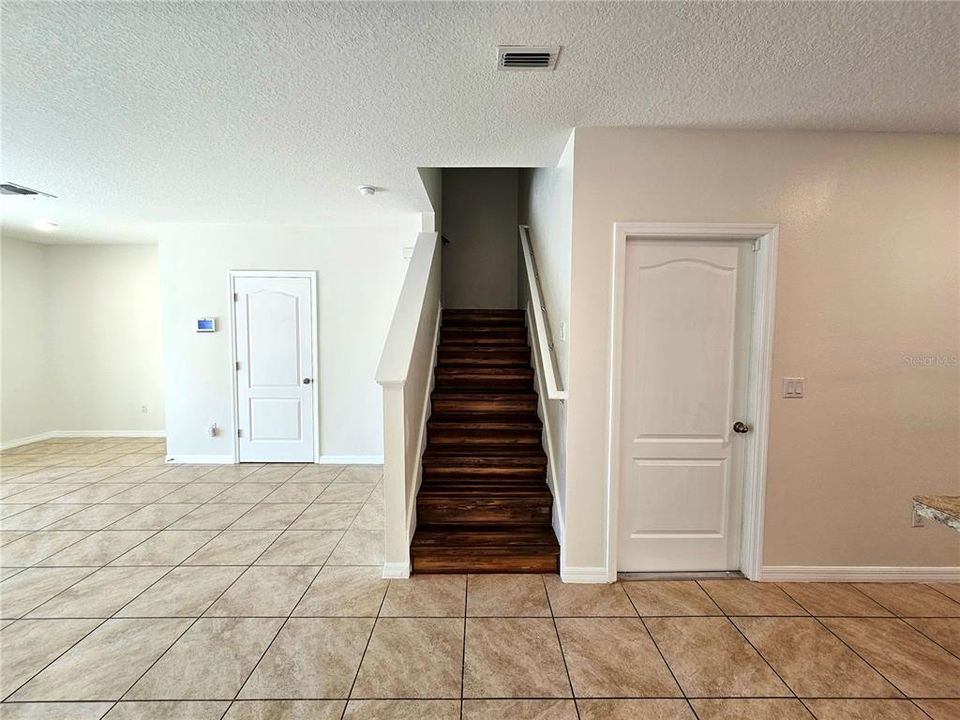 For Rent: $2,300 (3 beds, 2 baths, 1674 Square Feet)