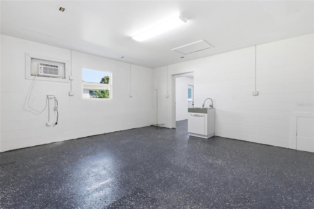 Под контрактом: $299,000 (3 спален, 2 ванн, 1827 Квадратных фут)