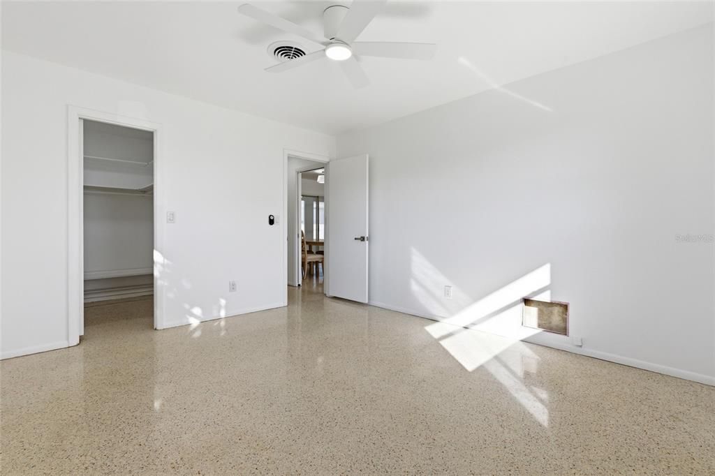 Под контрактом: $299,000 (3 спален, 2 ванн, 1827 Квадратных фут)