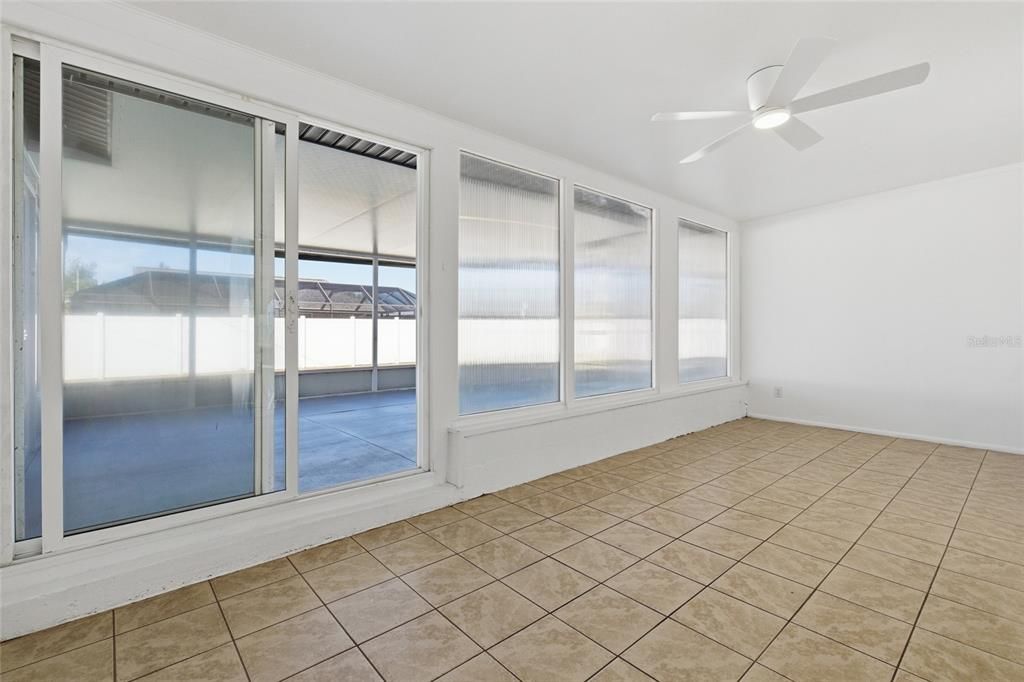 Под контрактом: $299,000 (3 спален, 2 ванн, 1827 Квадратных фут)